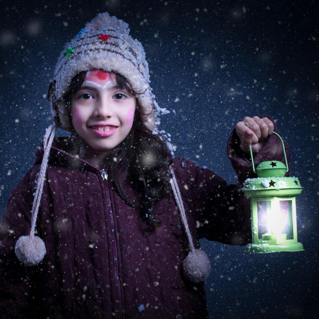 Mädchen, Das Grüne Laternenlampe Hält