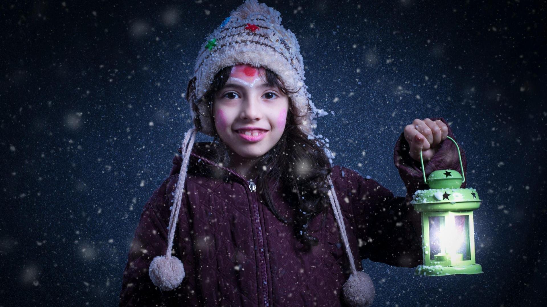 Mädchen, Das Grüne Laternenlampe Hält